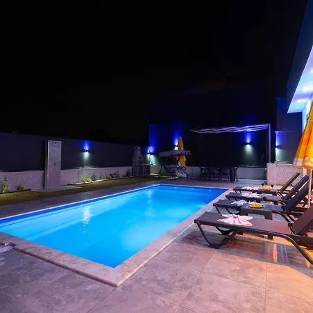 Ramos Villa *